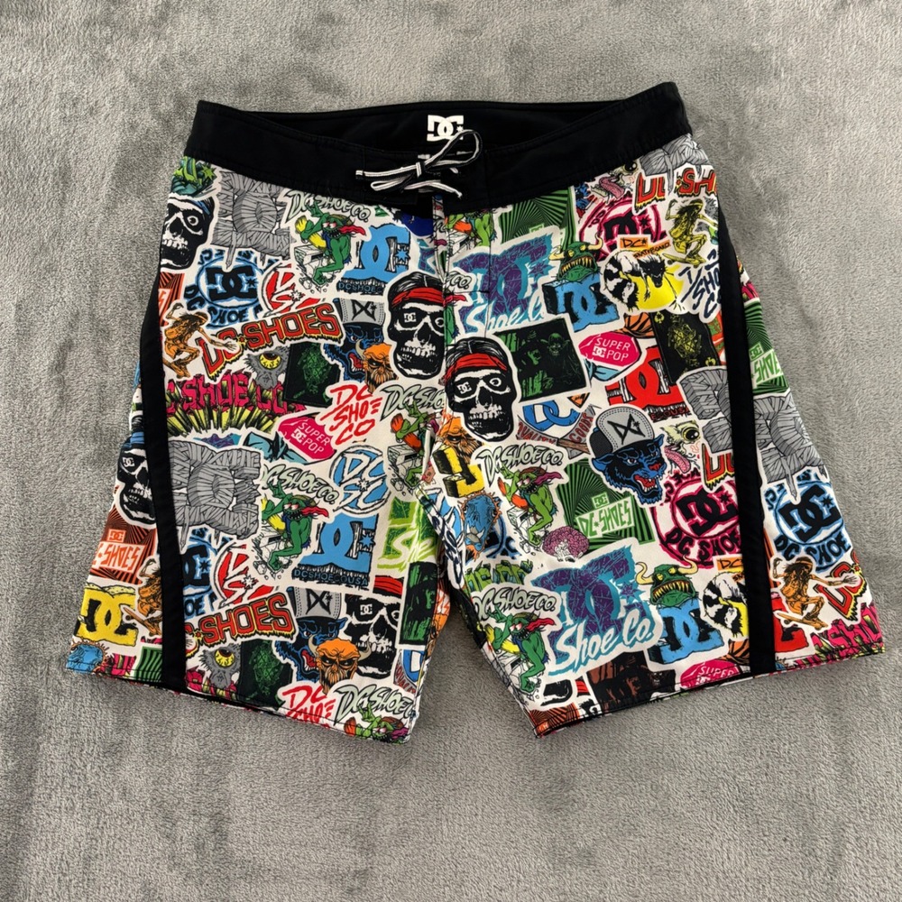 DC Shoes Graffiti Sticker Print Board Shorts Mens 32 Skateboarding Swim Trunks